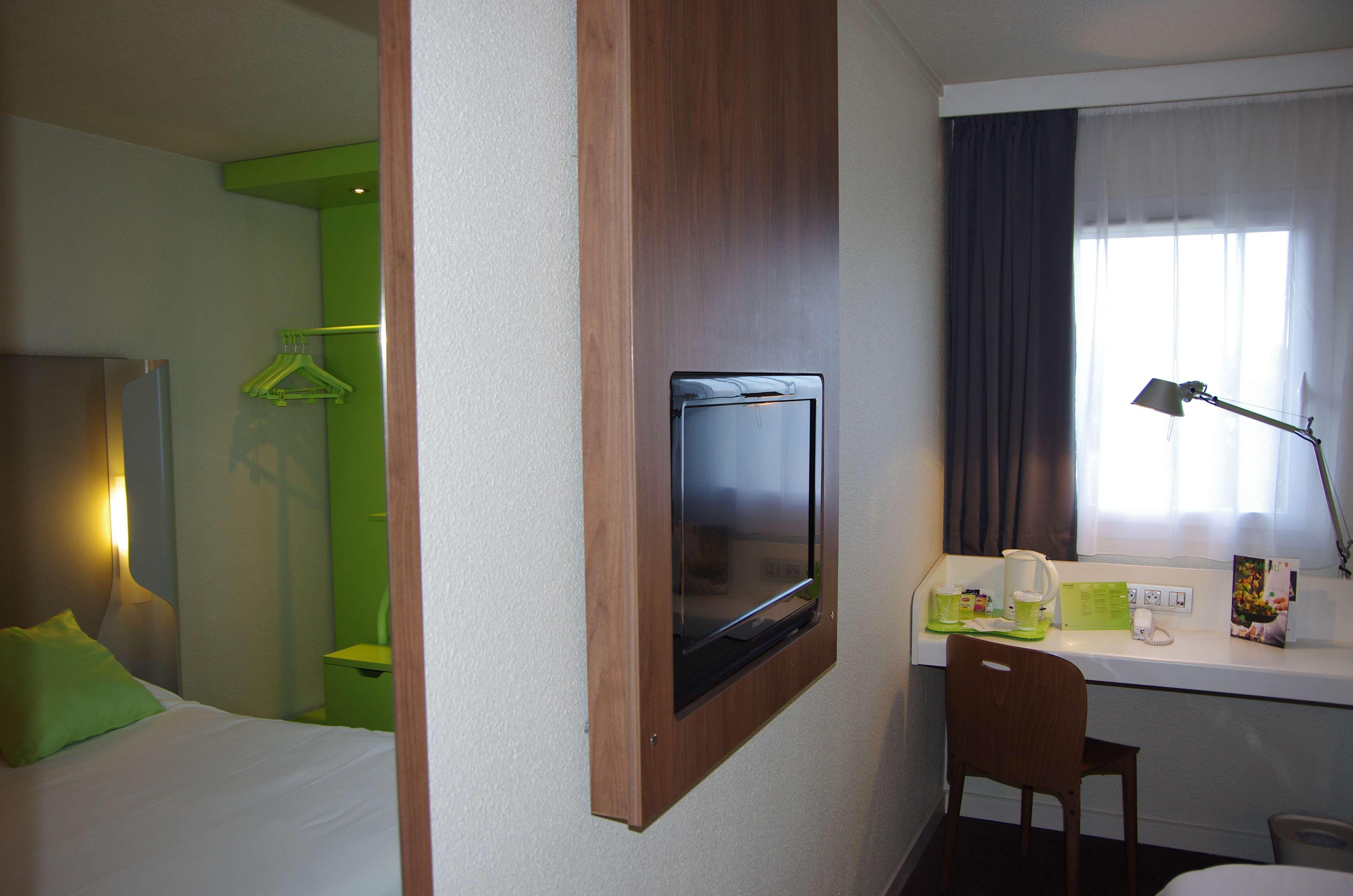 Hotel Campanile Lyon Ouest Tassin Esterno foto