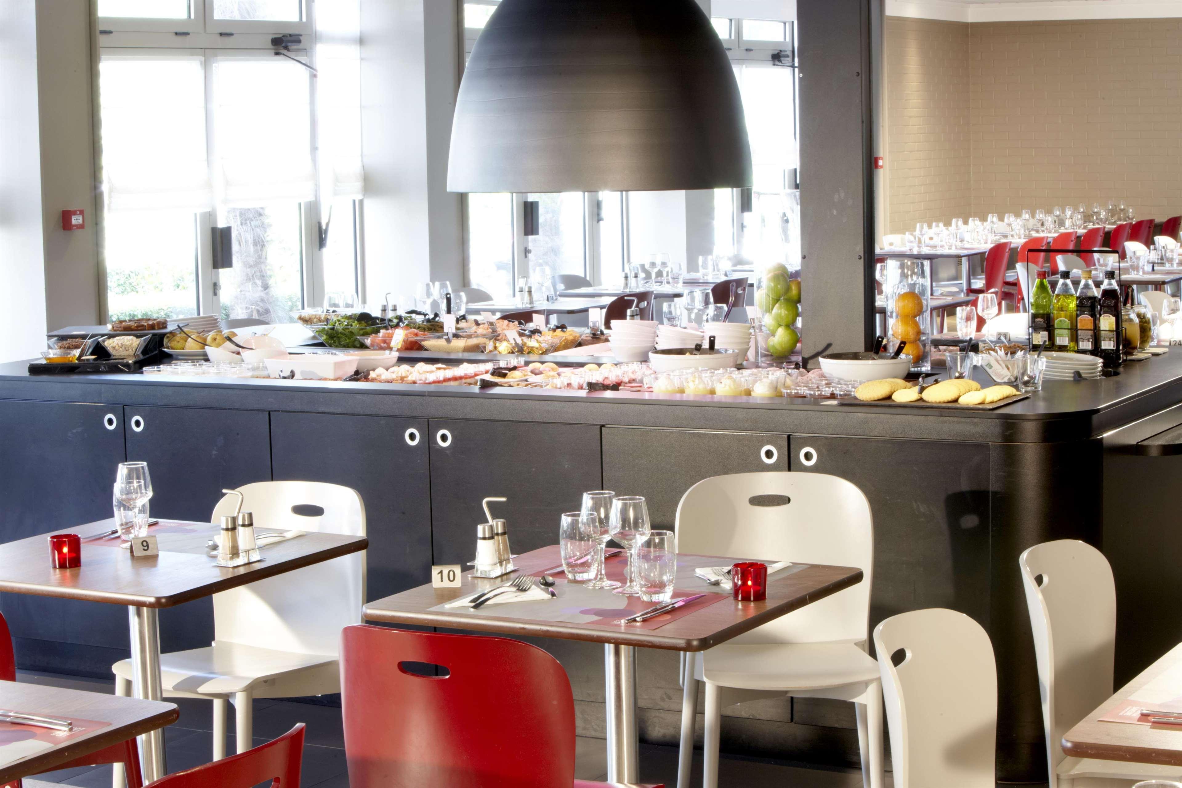 Hotel Campanile Lyon Ouest Tassin Esterno foto