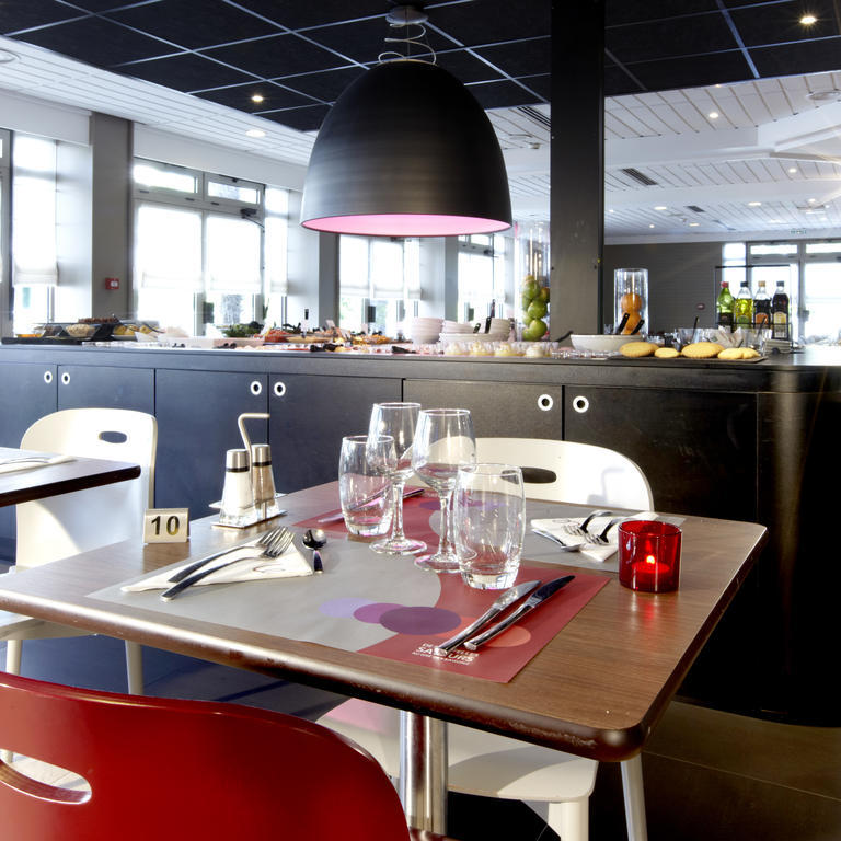 Hotel Campanile Lyon Ouest Tassin Esterno foto