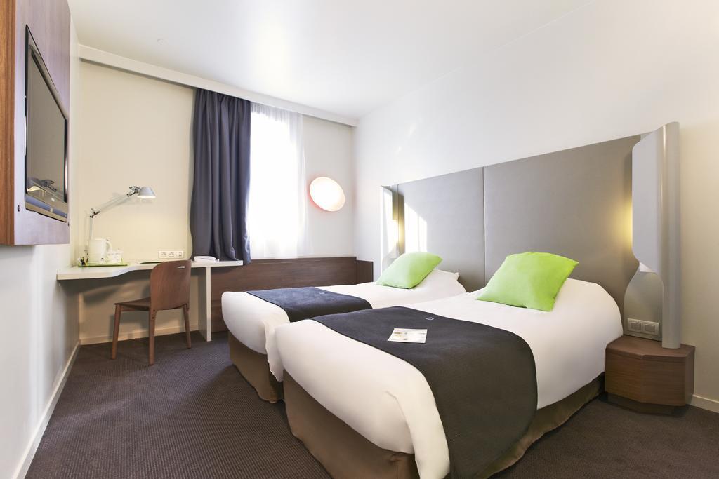 Hotel Campanile Lyon Ouest Tassin Esterno foto