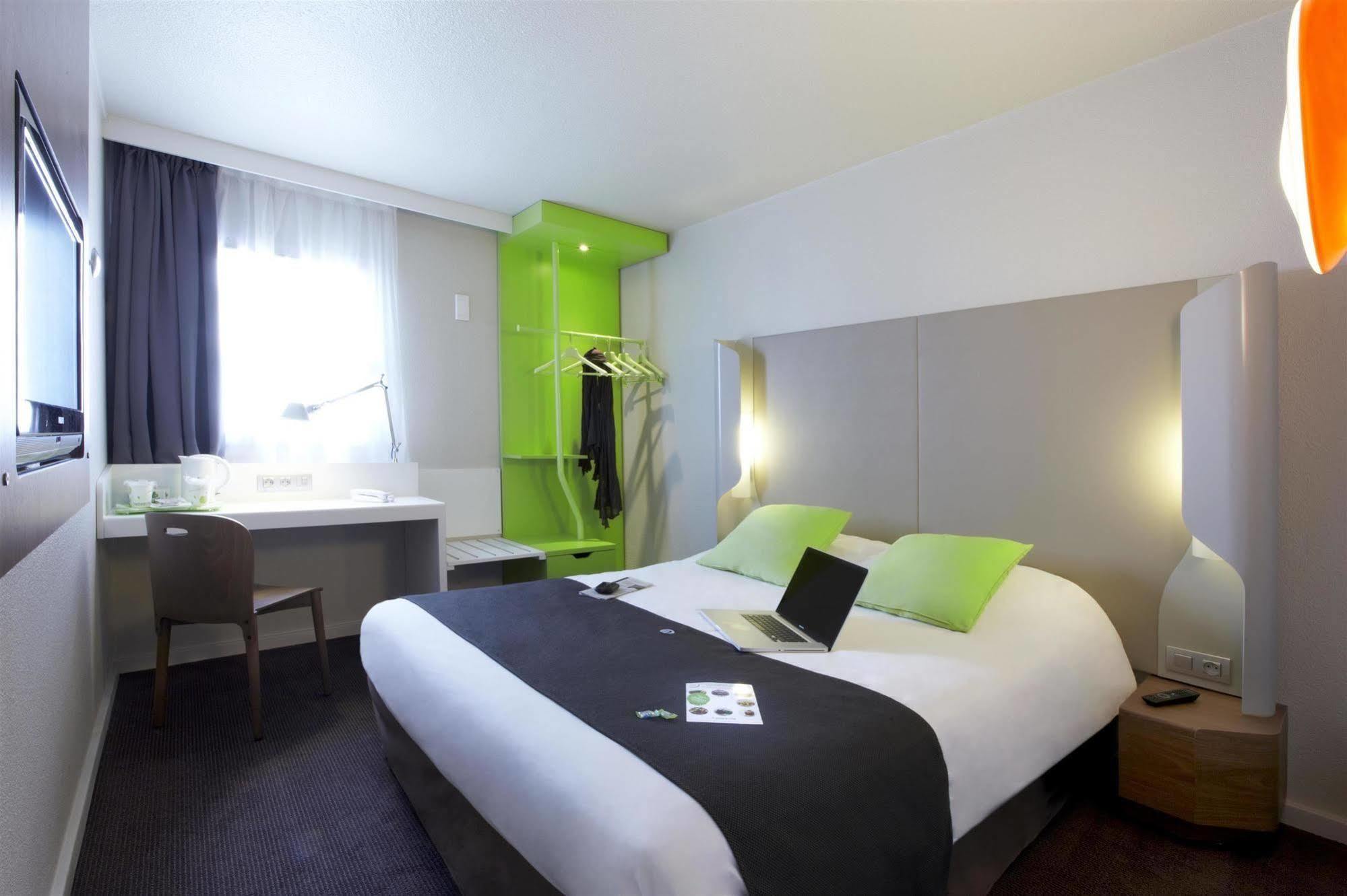 Hotel Campanile Lyon Ouest Tassin Esterno foto
