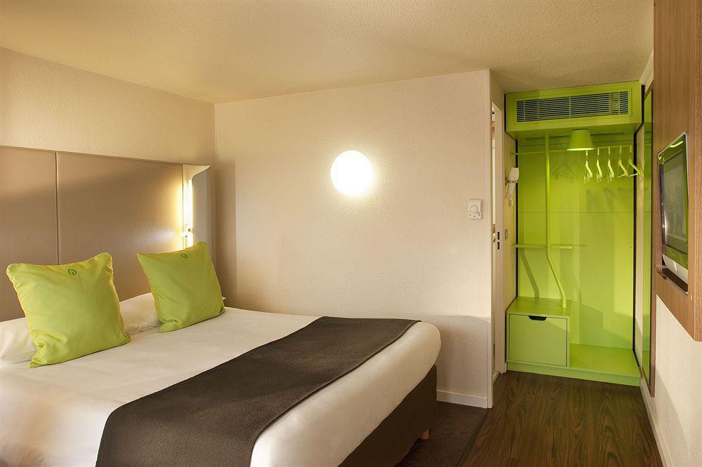 Hotel Campanile Lyon Ouest Tassin Esterno foto