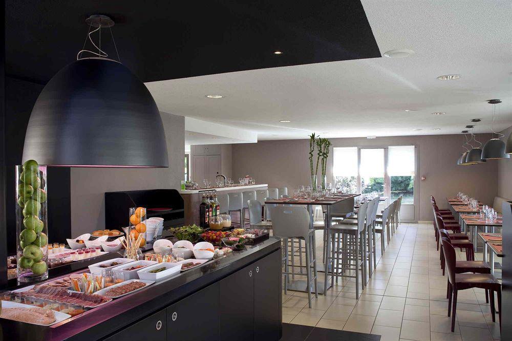 Hotel Campanile Lyon Ouest Tassin Esterno foto